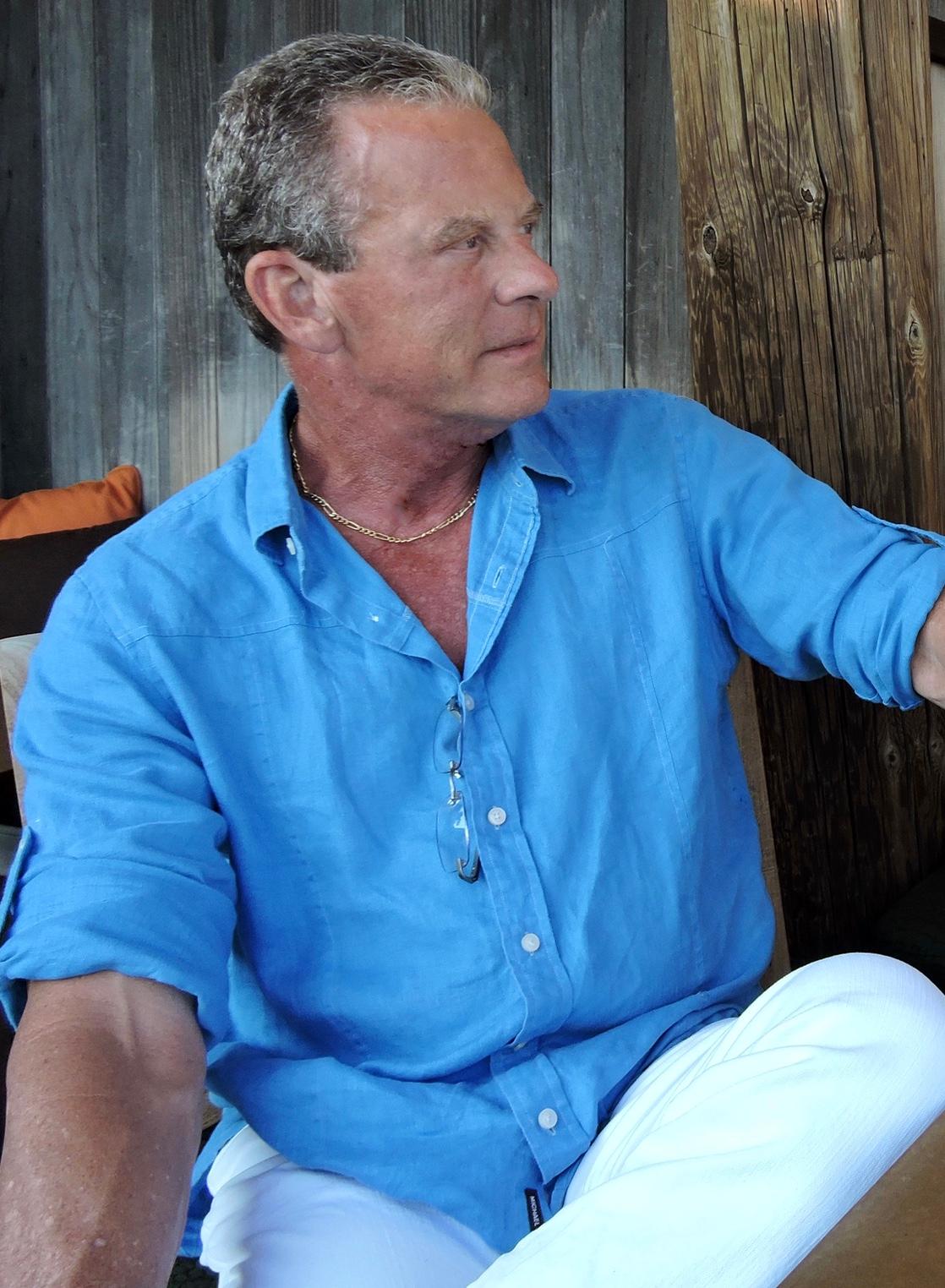 Dr. R. David Calvo